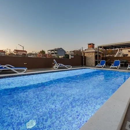 Azeret Zadarvillas *