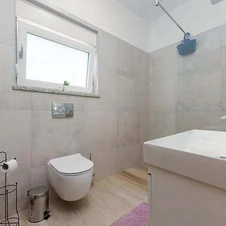 Azeret Zadarvillas Vila