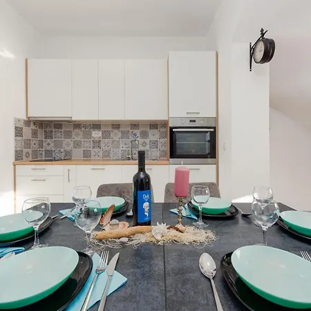 Vila Azeret Zadarvillas *