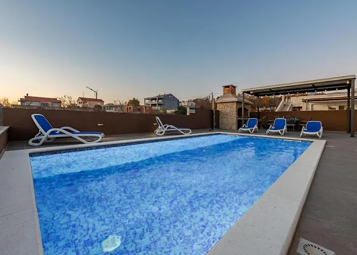 Azeret Zadarvillas *