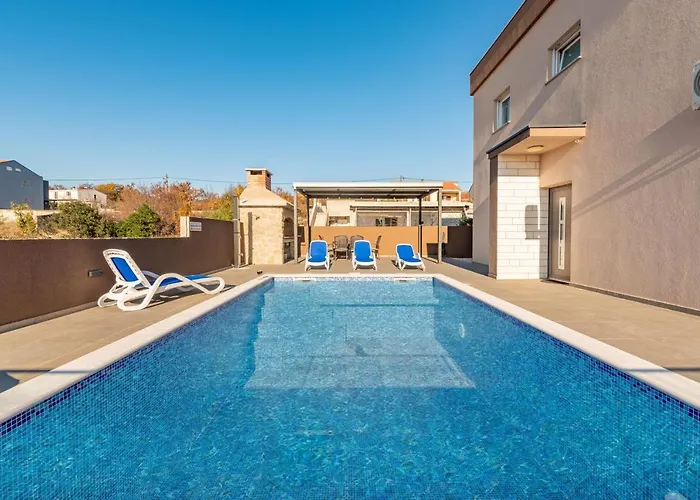 Azeret Zadarvillas וילה מסלניקה