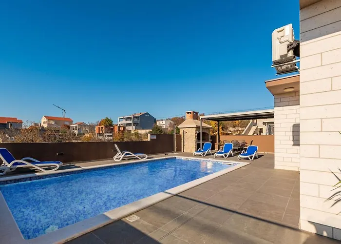 Azeret Zadarvillas וילה מסלניקה