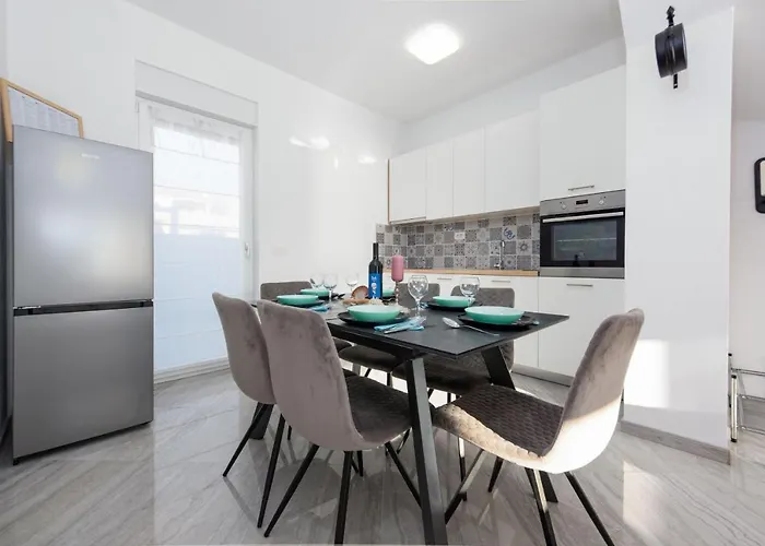 Azeret Zadarvillas מסלניקה