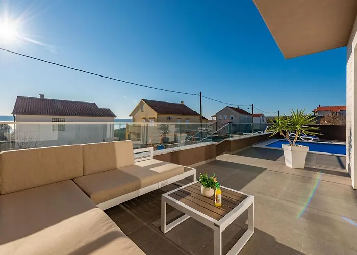 Azeret Zadarvillas וילה