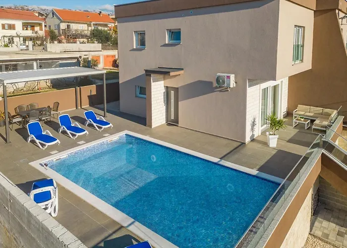 Azeret Zadarvillas מסלניקה